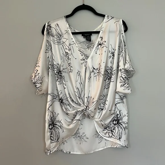 Cold shoulder top - Picture 1 of 5